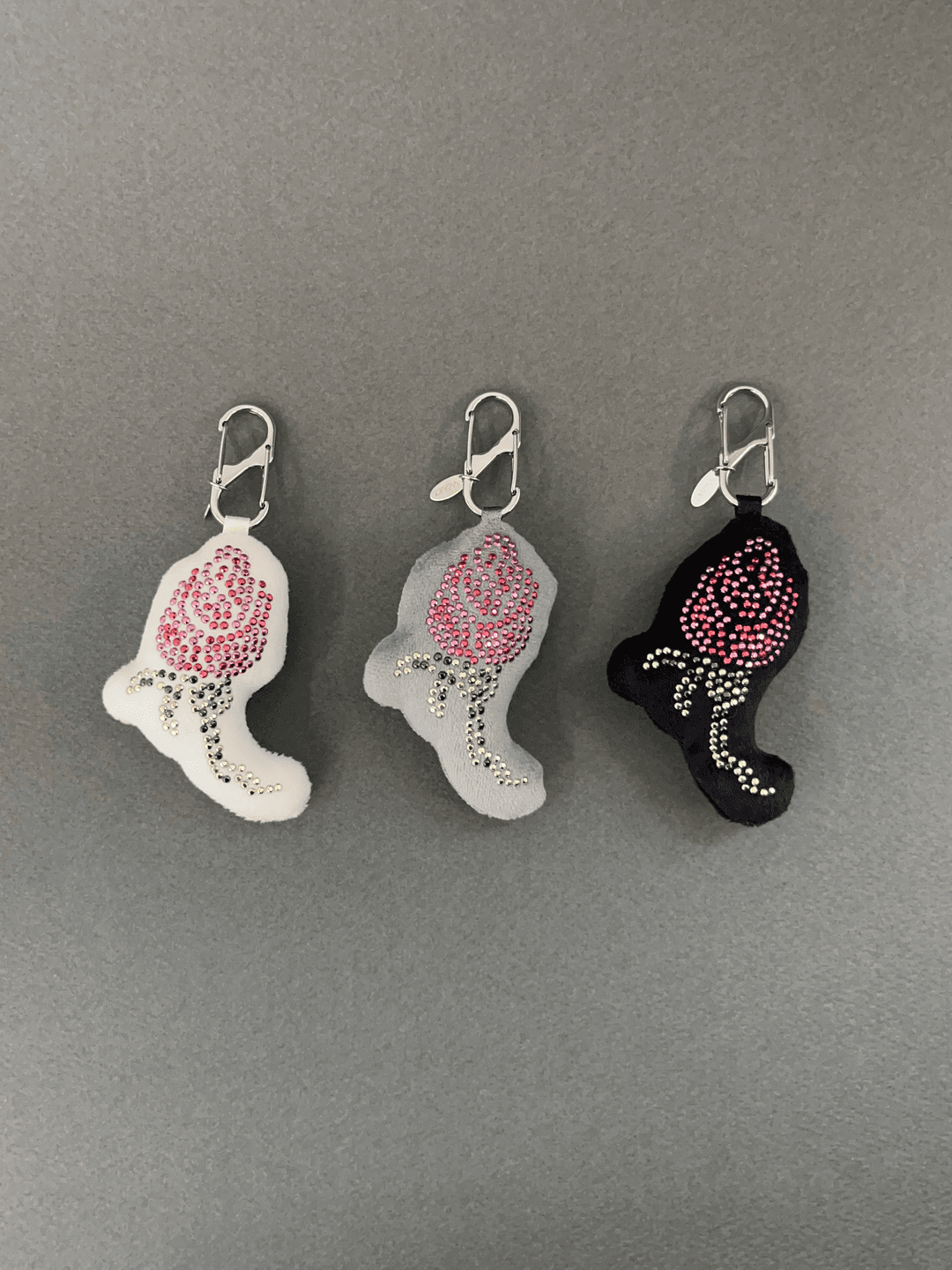 (VACANCY) Rose on velvet  key ring