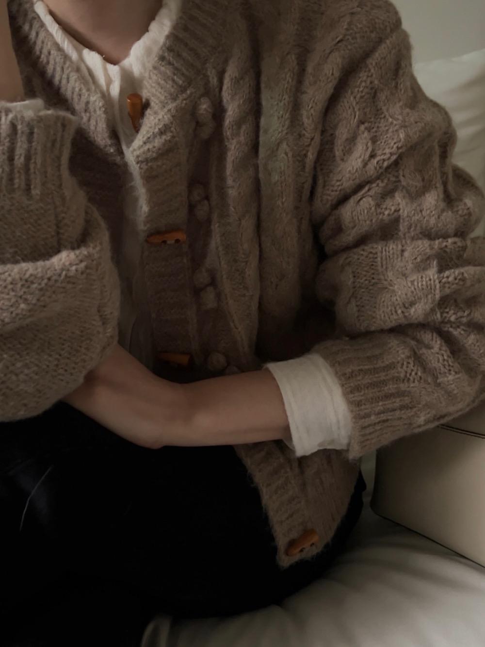 Pom Pom Button Knit Cardigan / sold out