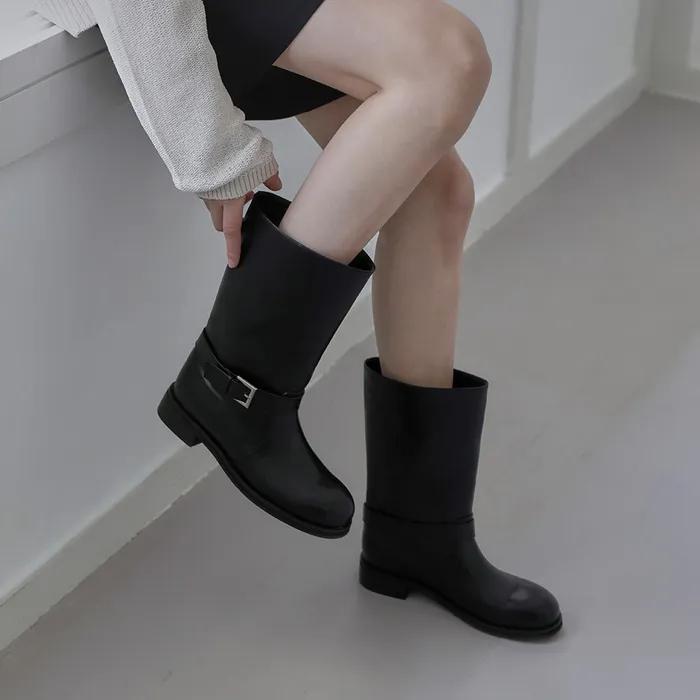 [29CM단독] 카타린 버클 스트랩 미들부츠 (3cm)