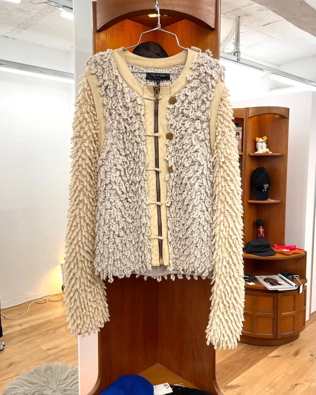 [M] 랙앤본 퍼 자켓 | 후루츠패밀리