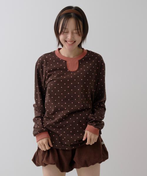 도트 링거 루즈핏 긴팔 티 브라운