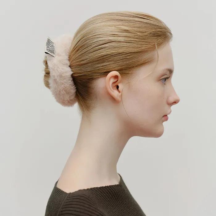 CLASSIC LOGO FUR SCRUNCHIE baby pink