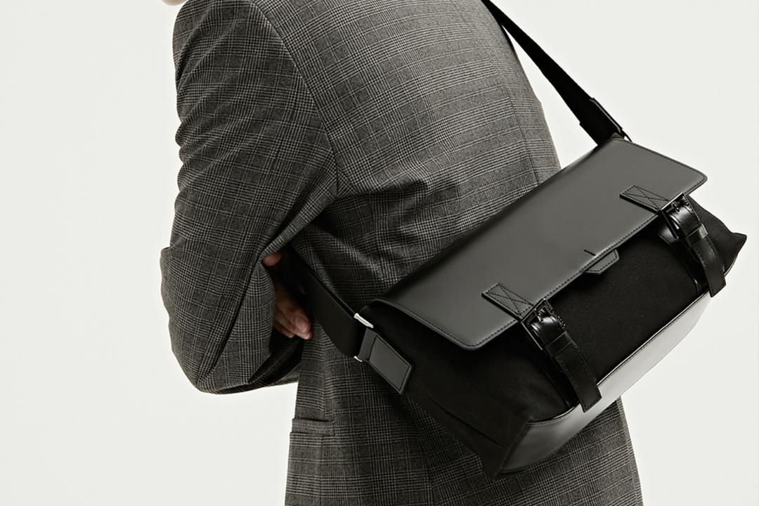 폴리건 더블벨티드 EW 크로스백