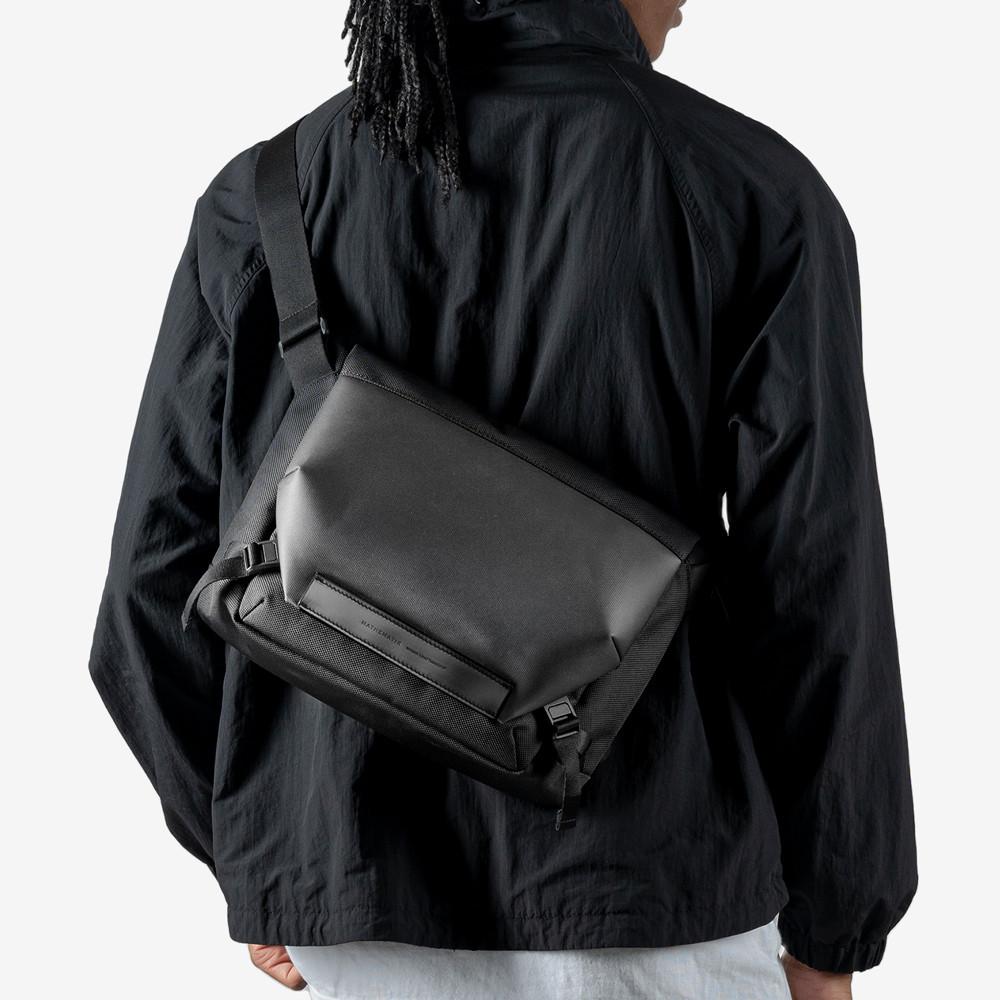 마테마틱 호크 C20 메신저백 크로스백 슬링백 남자 직장인 학생 숄더 옆으로매는 가방