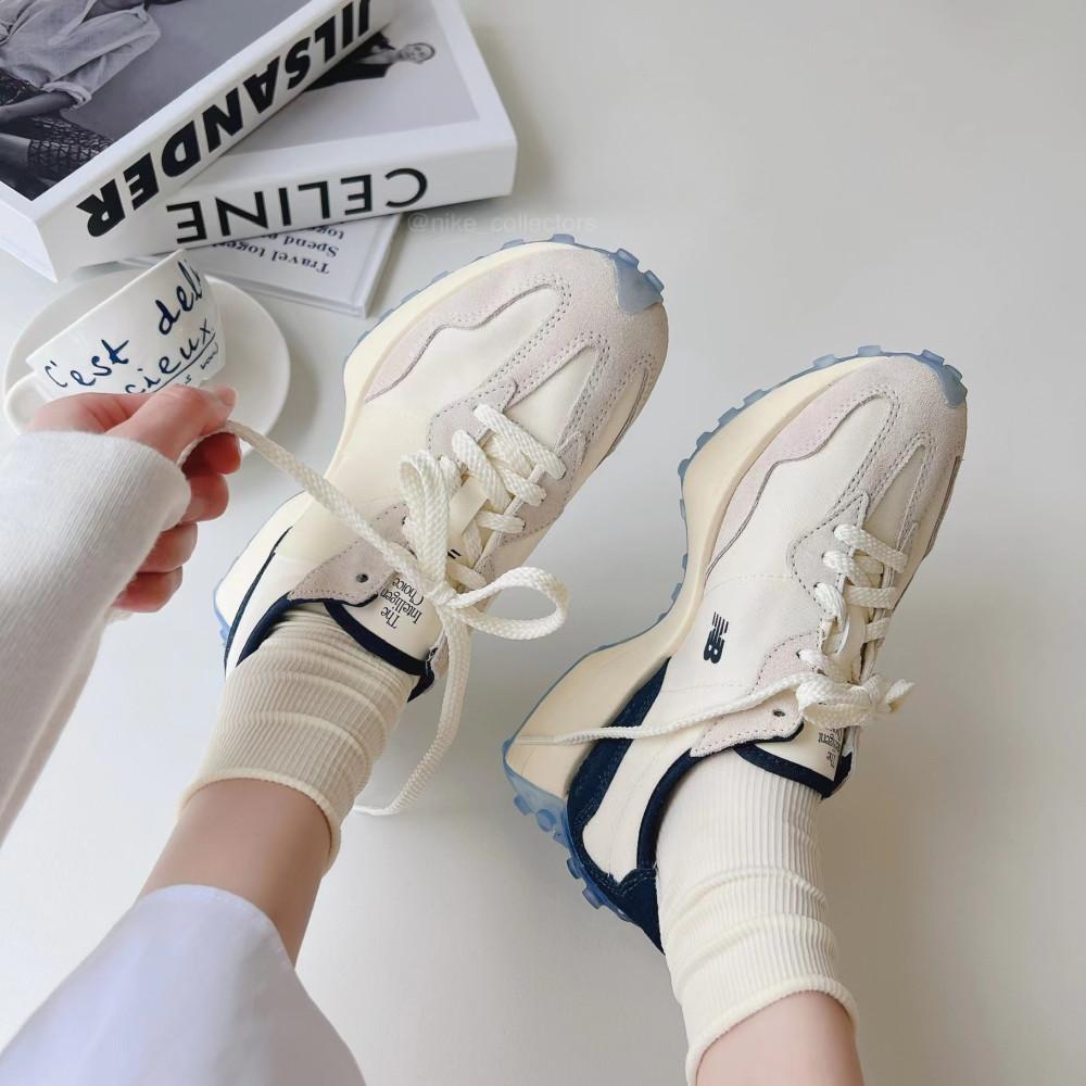 뉴발란스 327 클리어 화이트 블루