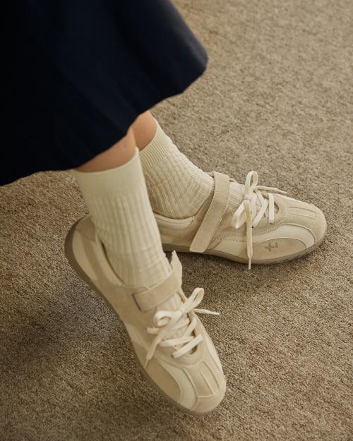 로마리 스웨이드 레이스업 스니커즈 아이보리 FLOTFA3W42