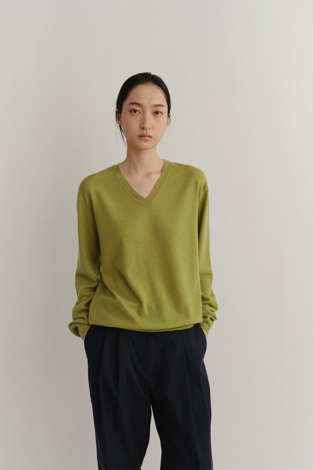 Wool v-neck knit (Olive)