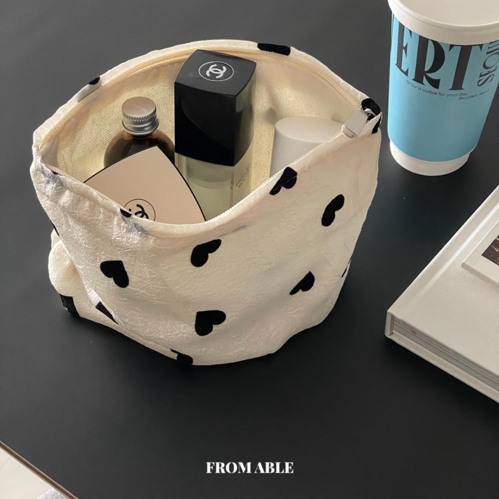 [프롬에이블] 하트 실키 파우치