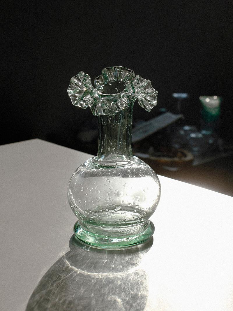 ruffled mint vase