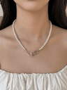 Loop pearl necklace