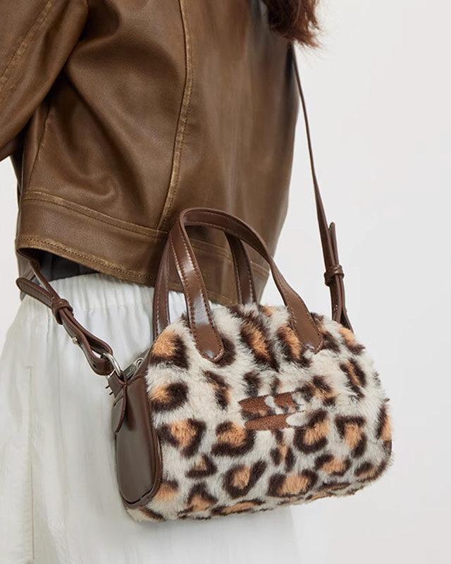 CRYINGCENTER 레오파드 플러피 미니백 (2 컬러)