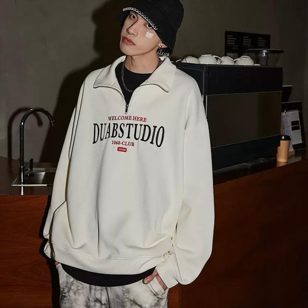 トップス パーカー トレーナー スウェット 袖あり 長袖 ドロップショルダー 萌袖 Vネック 襟付き ストレート ファスナー 前開き ジッパー 大人可愛い きれいめ シンプル カジュアル 大人 上品 おしゃれ お洒落 かっこいい こなれ感 ラフ メンズライク ボーイッシュ スポーティー クール モード系 スタイリッシュ 無地 ロゴ アルファベット 春 秋 冬 10代 20代 30代 40代 男女兼用 ユニセックス 学生 通学 お出かけ 公園デビュー お泊まり 休日 アウトドア 着回し お揃い 双子 | Lewis≠Lie powered by BASE