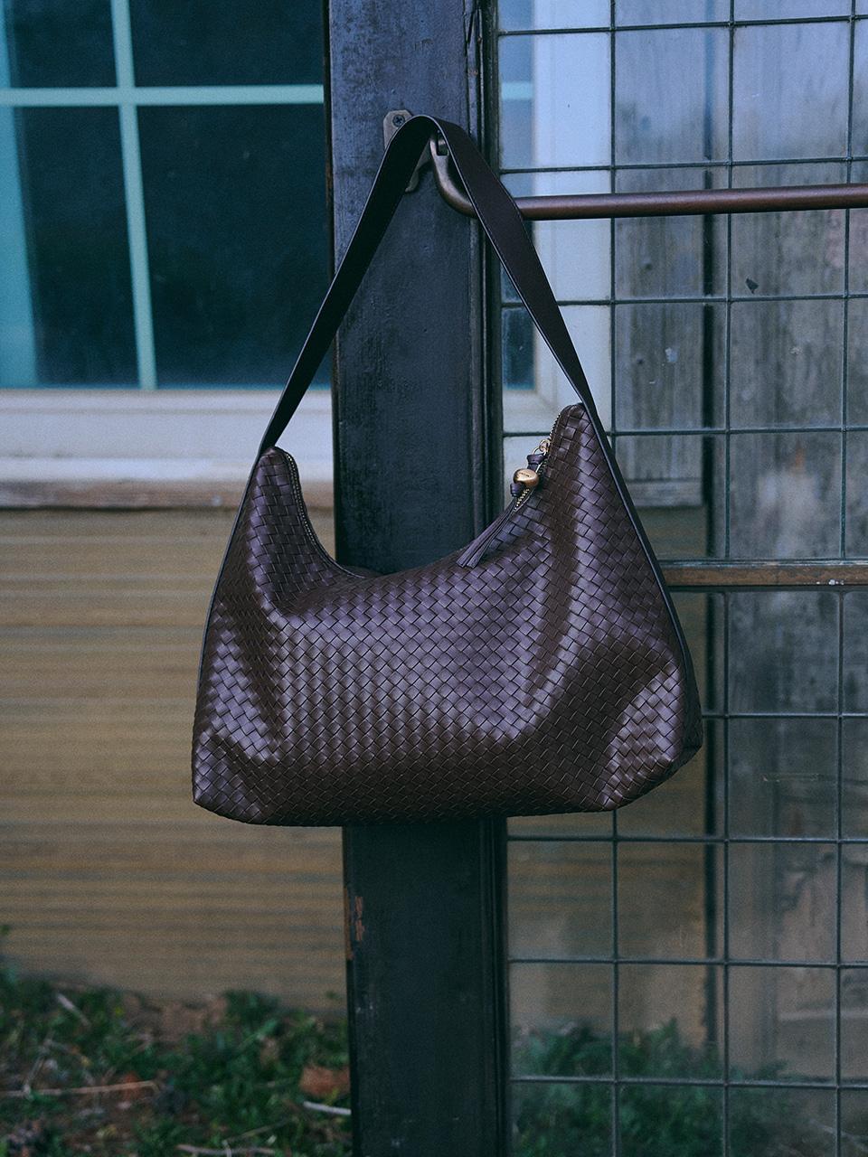 Jane Boulder Bag [BROWN]