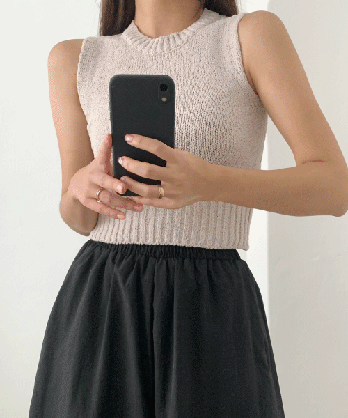 [1+1할인] 부클 라운드 슬리브리스 니트