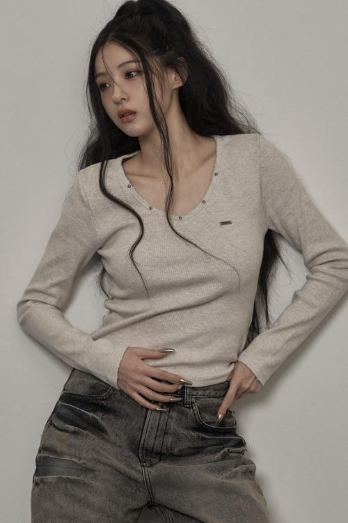 카키포인트(KHAKIPOINT)  Damage Stud T-shirt (beige) - 사이즈 & 후기 | 무신사