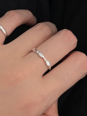 [92.5 silver] 큐빅 포인트 물고기 반지