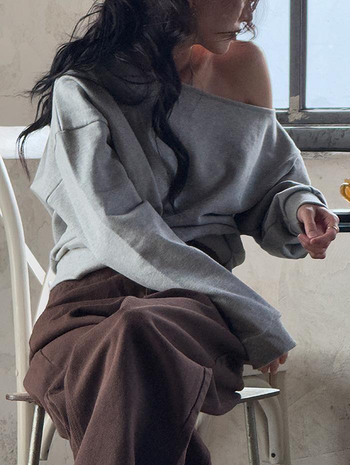 슬러 오프숄더 맨투맨