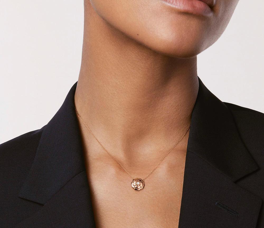 [국내백화점제품] 샤넬 까멜리아 목걸이 EXTRAIT DE CAMELIA J11660