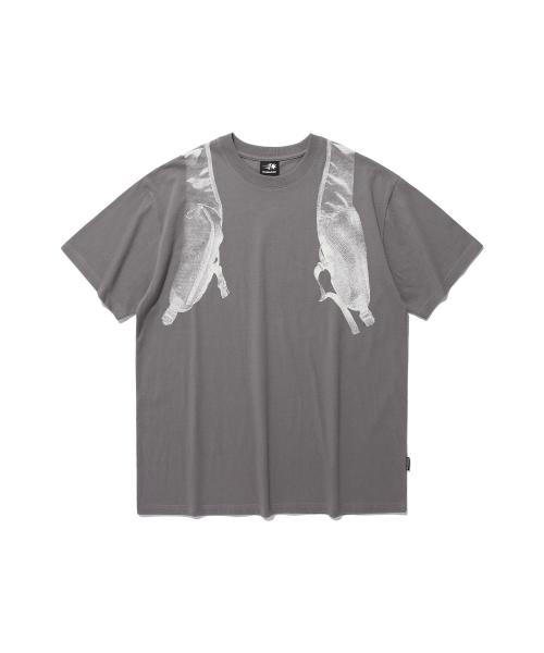 TRAVEL BACKPACK TEE_CHARCOAL(NG2EMUT517A)