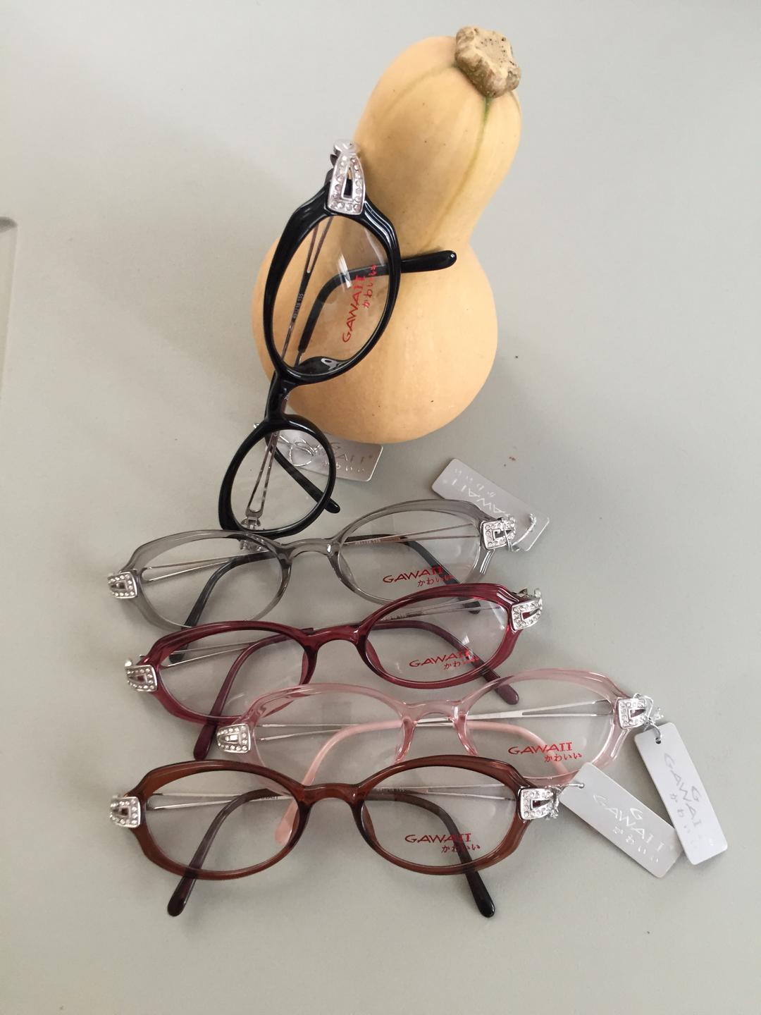 Cyrystal oval vintage glasses