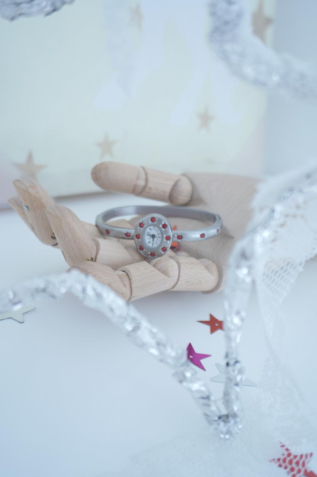 red star watch