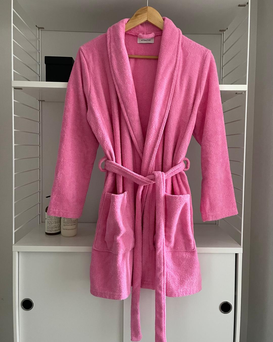 어트랙티브 바스가운