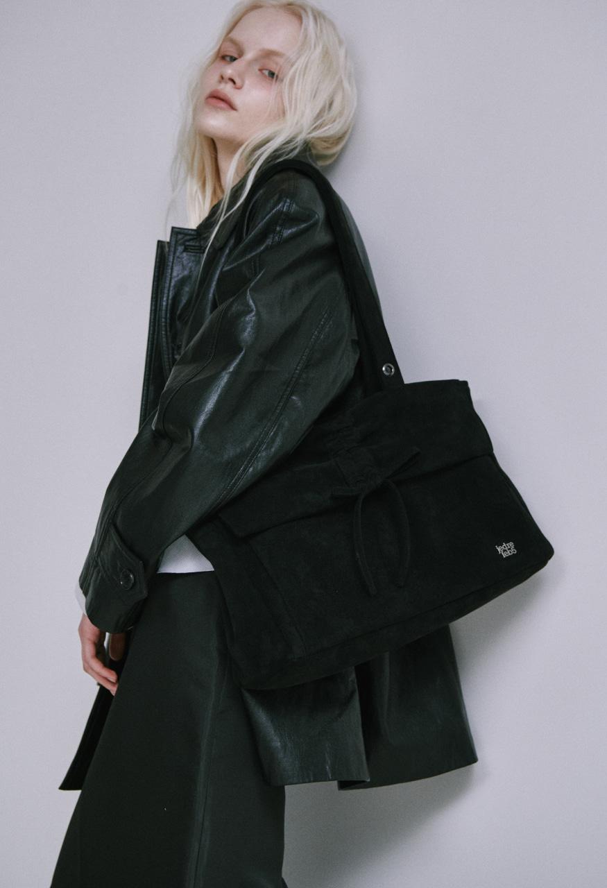 Suede butterfly flap bag black