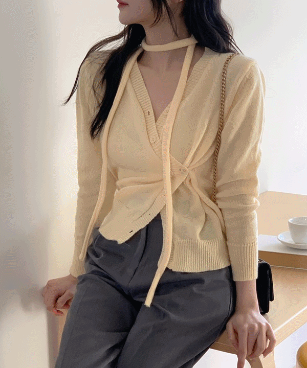 허니퓨어  [봄신상🌷/핏예뻐요]앤포크 넥 초커 끈 사이드 버튼 브이넥 니트 가디건(3col)