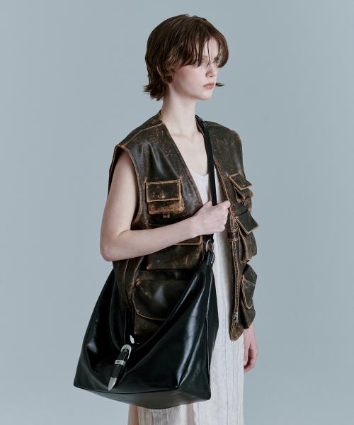 마지셔우드(MARGESHERWOOD)  BELTED HOBO_black glossy plain - 사이즈 & 후기 | 무신사