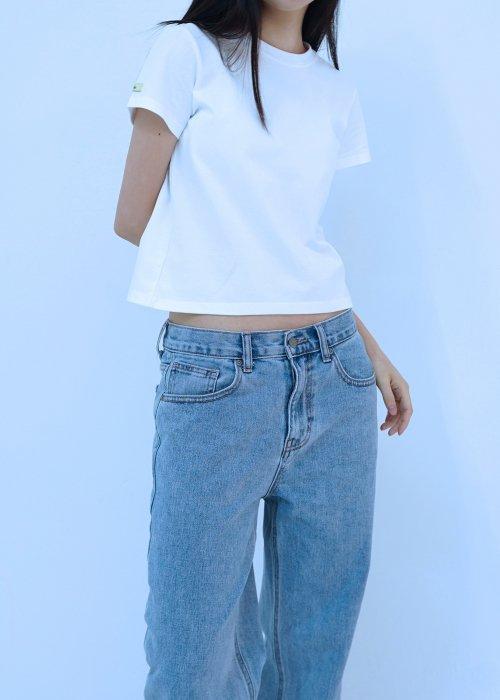 BASIC LABEL SEMI CROP TEE (white)