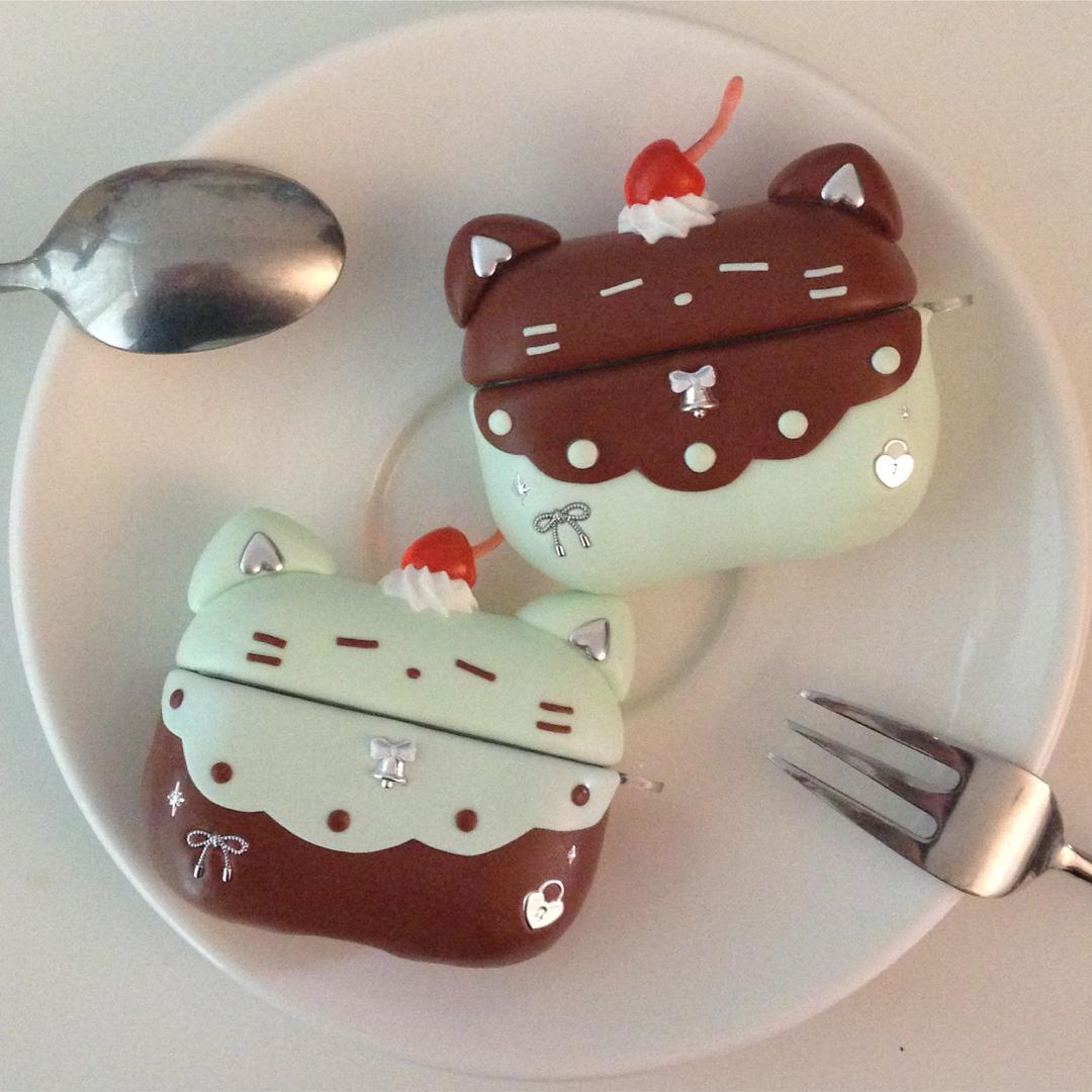 Pudding Cat AirPods Case