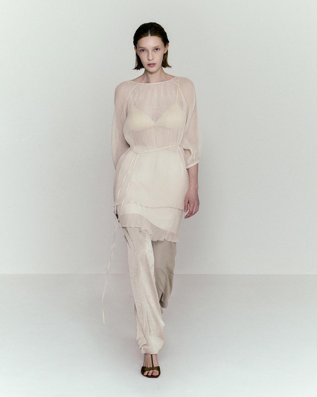 [노머] [8/12 예약배송] Wrinkle Wrap Blouse Beige