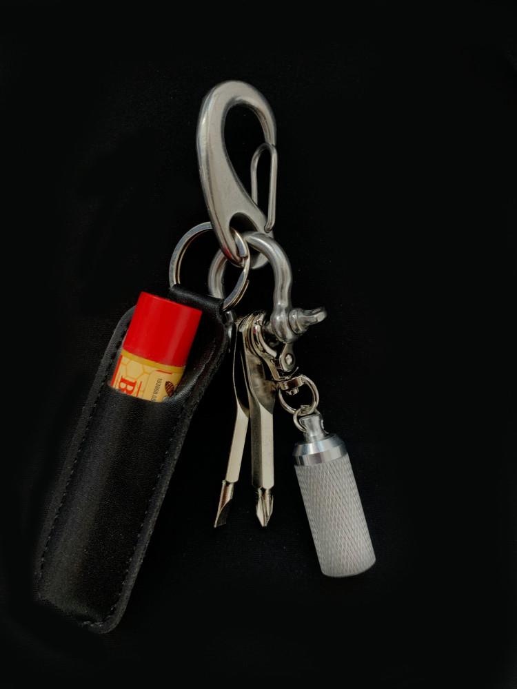 HOI POI 빈티지 카라비너 비건가죽 립밤케이스 다용도 패션 키링 백팩키링