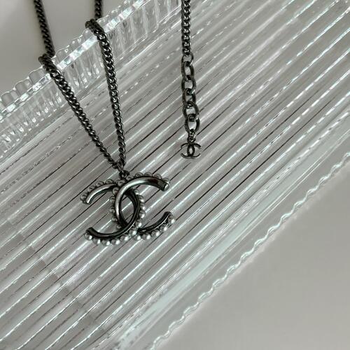샤넬 2 way 진주 로고 목걸이 GUNMETAL