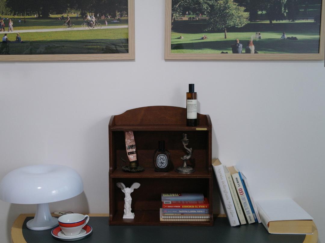 Arc series 03 - three-tier display shelf