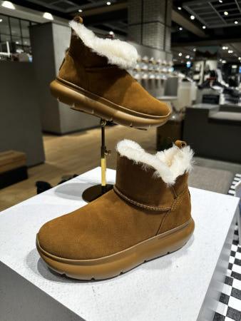 이런 상품 어때요? 베어파우 LAINEY 여성 소가죽 양털부츠 2종 택1 K2948QD-W