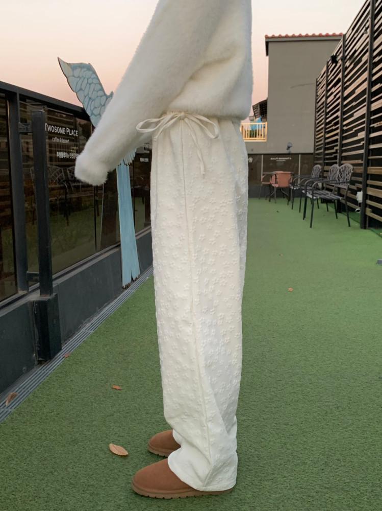 [44-77 임부복가능]기모 엠보 와이드 플라워팬츠 스트링 꽃무늬 바지(2color)