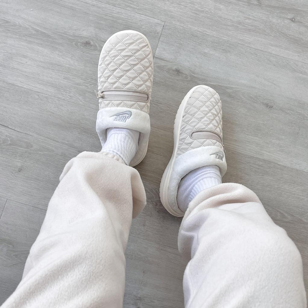 나이키 여성 버로우 SE 패딩 양털 슬리퍼 0667