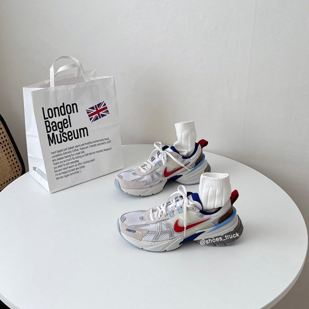 Nike 브이투케이 런 바시티레드 딥블루 실버 우먼스