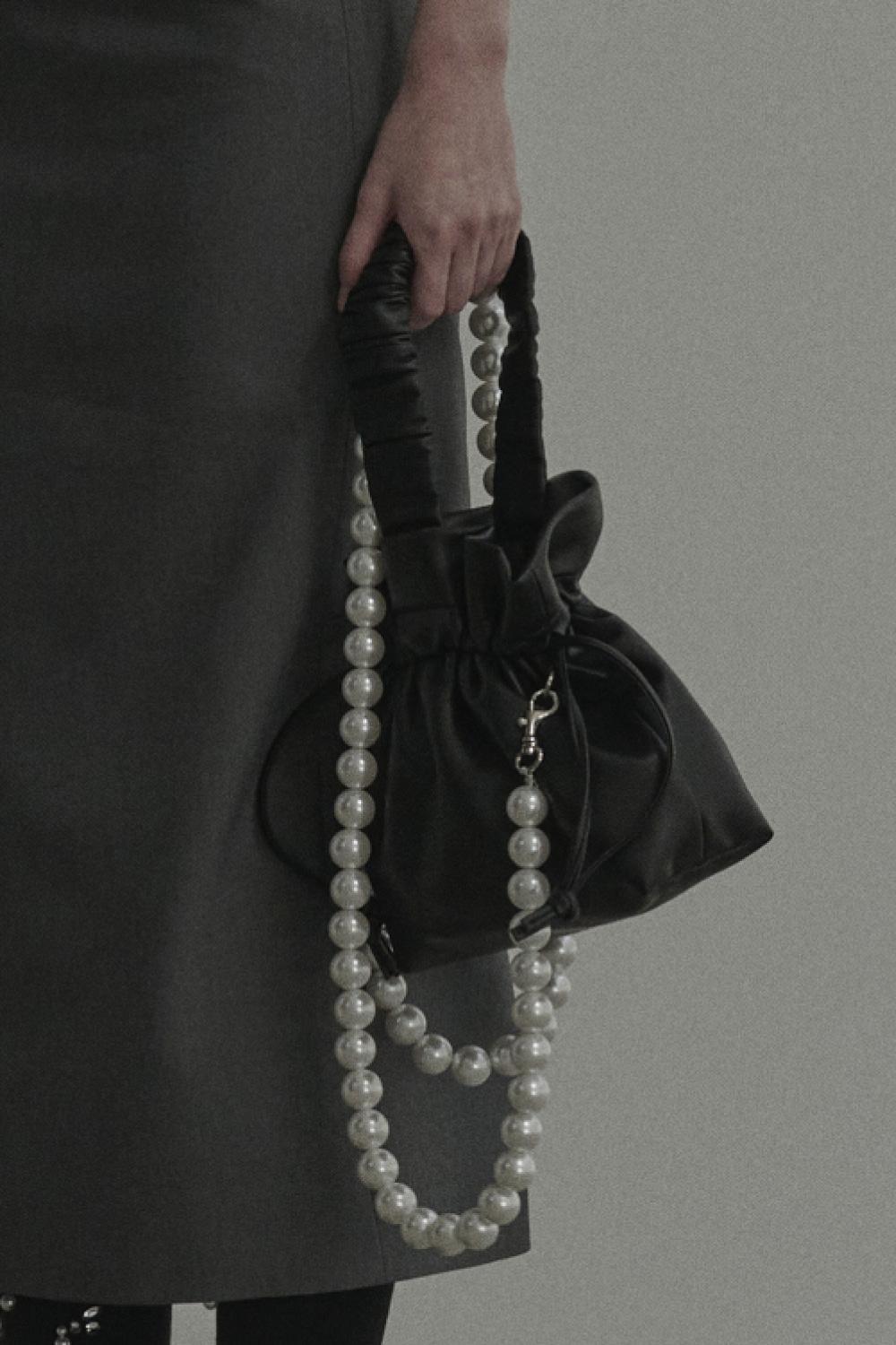 [3월 17일 예약발송] 2way Pearl Mini Pouch Bag-Black