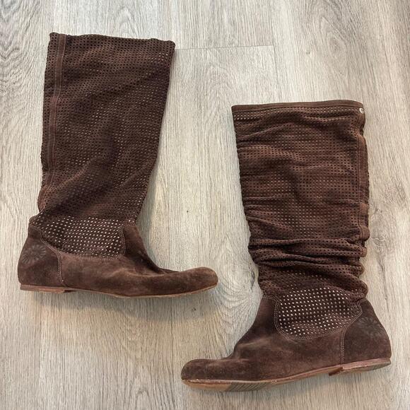 Ugg sn 1947 perforated suede suede brown boots