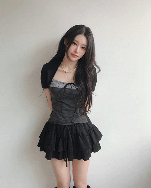 [ 반팔 ver. ] 코티 도트 딥 스퀘어 글램 TOP