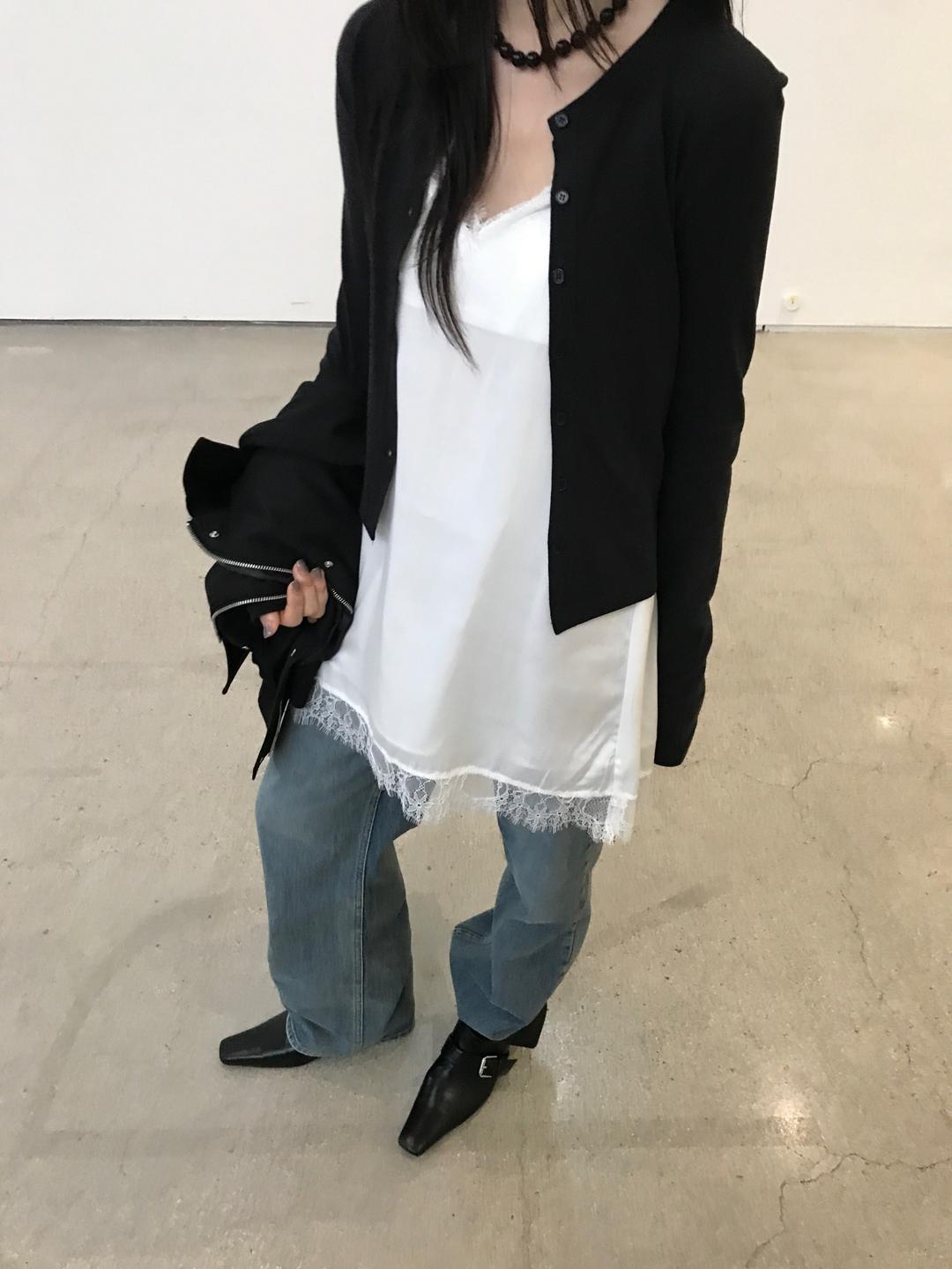 포타 [바로배송ㅣ300장 판매] 트린 새틴 레이스 원피스_2 컬러ㅣ샤틴 실크 레이스 어깨 끈조절 레이어드 나시 뷔스티에 슬립 미디원피스 하객룩 연말룩 파티룩 가을 겨울