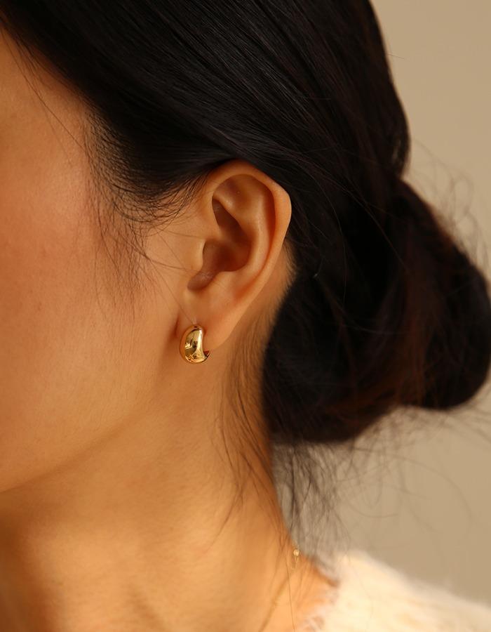 Orbes) DARO HOOP EARRING