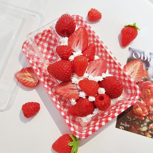 🍓생크림 딸기 듬뿍 핸드폰 케이스🍰(전기종제작)