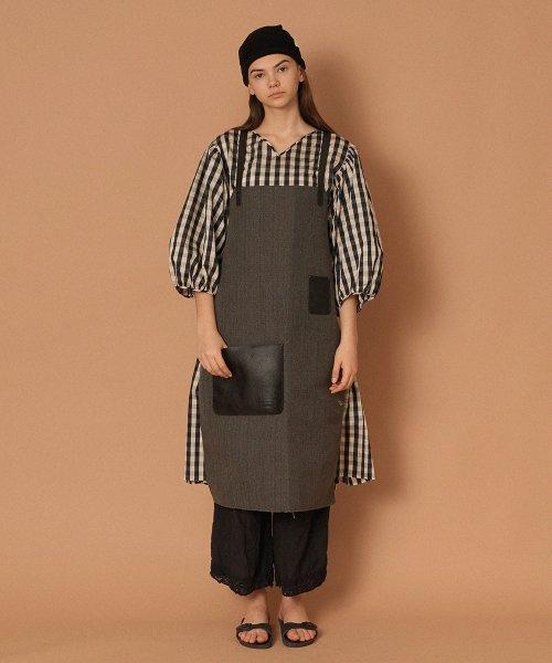 LW show n gree apron