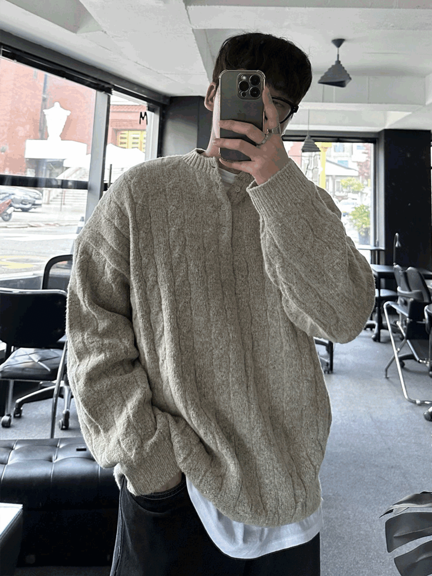 노의 라운드 버튼 꽈배기 니트