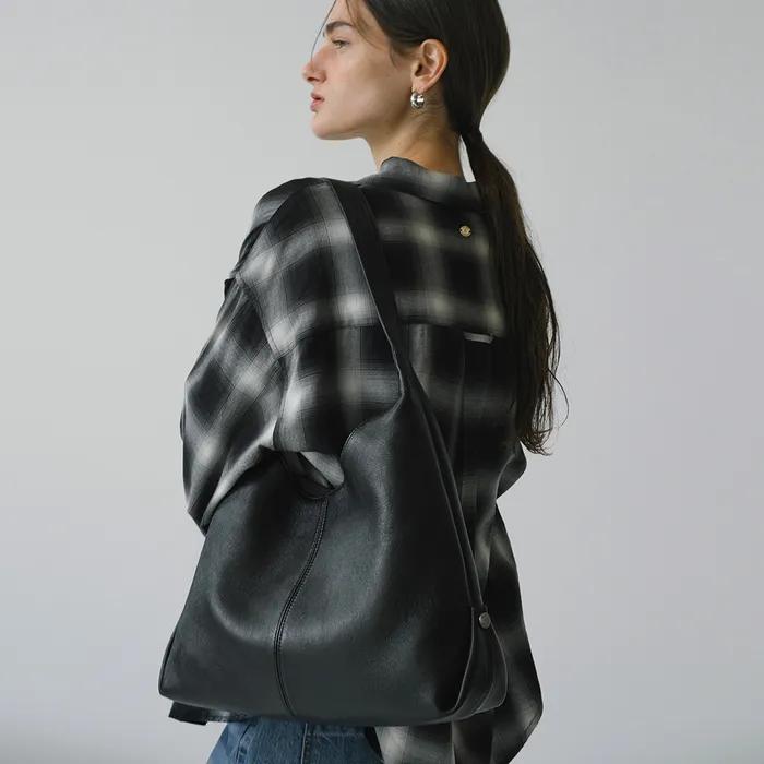 SIAC3076 Lambskin Flow Bag L_Black