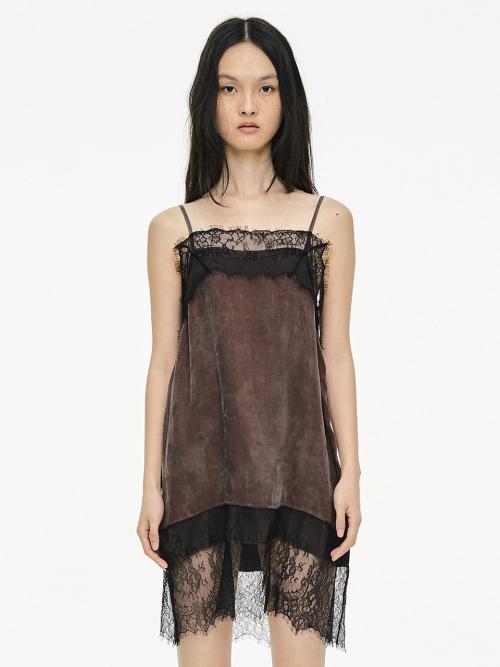 LACE SLIP DRESS / BROWN