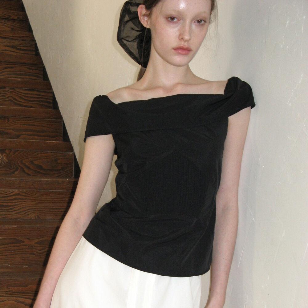 Off-Shoulder Pintuck Blouse (Black)